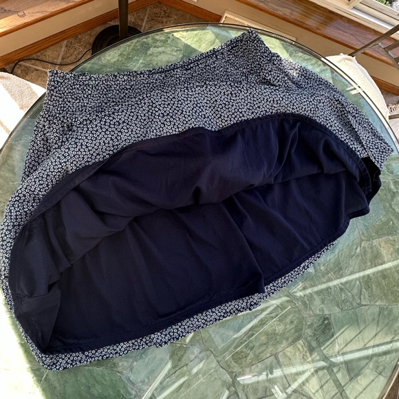 Women’s size large old navy skirt - Picture 3 of 3